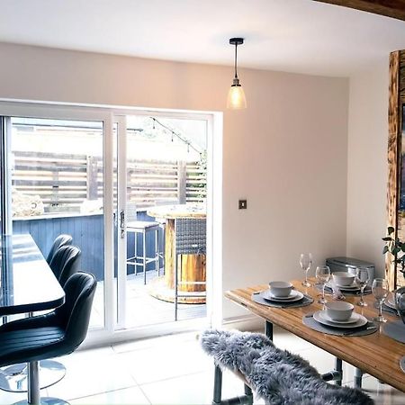 4 Bedroom - Sleep 9 Home In Cheadle Staffordshire - Alton Towers Polar Express Dimmingsdale Peak District Trentham Gardens Water World Cheadle (Staffordshire) Exterior foto