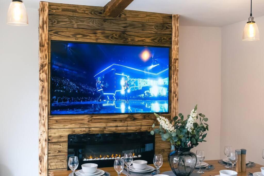 4 Bedroom - Sleep 9 Home In Cheadle Staffordshire - Alton Towers Polar Express Dimmingsdale Peak District Trentham Gardens Water World Cheadle (Staffordshire) Exterior foto