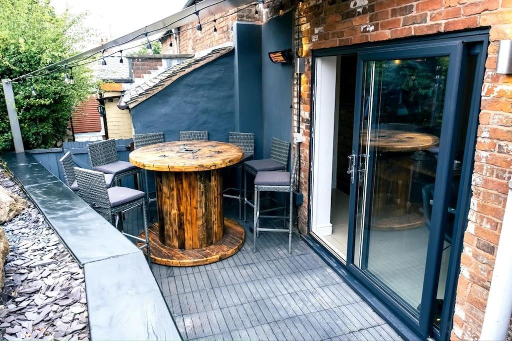 4 Bedroom - Sleep 9 Home In Cheadle Staffordshire - Alton Towers Polar Express Dimmingsdale Peak District Trentham Gardens Water World Cheadle (Staffordshire) Exterior foto