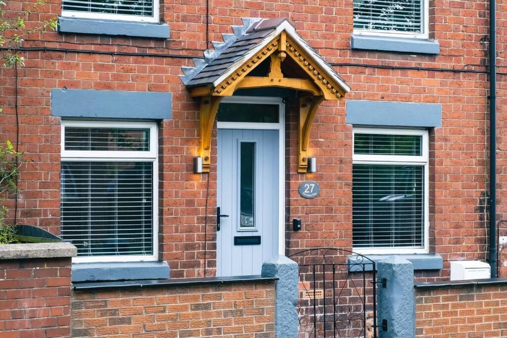 4 Bedroom - Sleep 9 Home In Cheadle Staffordshire - Alton Towers Polar Express Dimmingsdale Peak District Trentham Gardens Water World Cheadle (Staffordshire) Exterior foto
